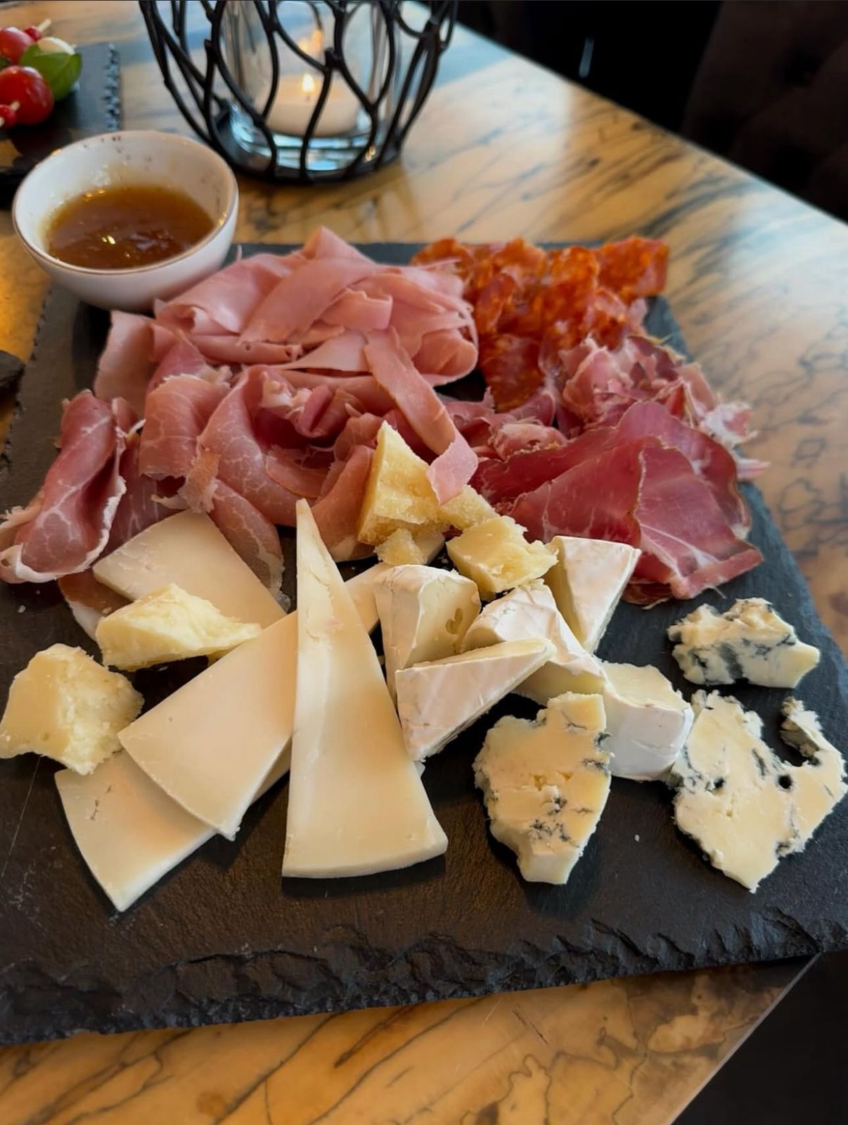 Tische und Atmosphäre